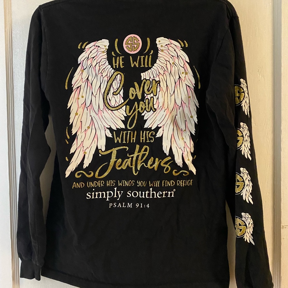 Size small. Simply southern long sleeve.
